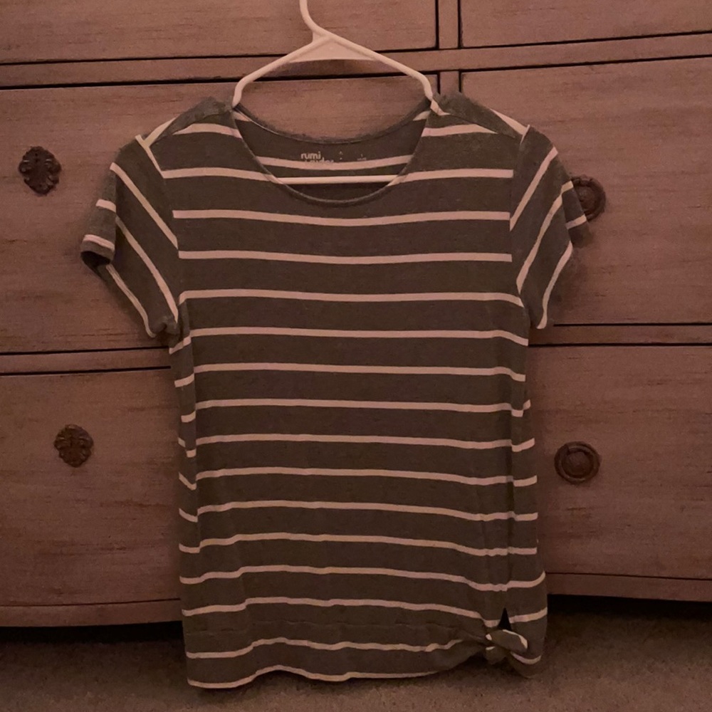 Rumi+Ryder gray and white striped shirt. *Teens/Kids*